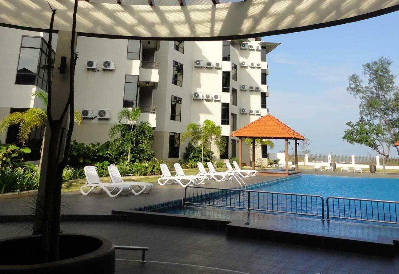 Cherloft@Samsuria Beach Residences Kampung Sungai Ular Buitenkant foto